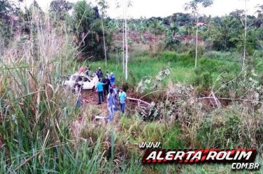 Motorista perde controle de carro e capota na RO-010