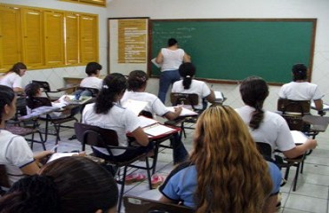 Cai número de alunos matriculados em escolas no país