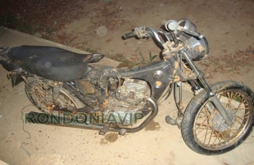 MONTE NEGRO - Pescadores encontram motocicleta no fundo do rio Jamari