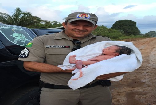 Policiais Militares realizam parto dentro de viatura na BR-364