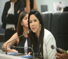 MAIS EMPREGOS - Cristiane Lopes assina termo junto à Fecomércio