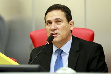 Deputados requerem informações ao DER sobre asfalto