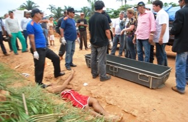 Motoqueiro morre em colisão frontal com caminhão - Vídeo 