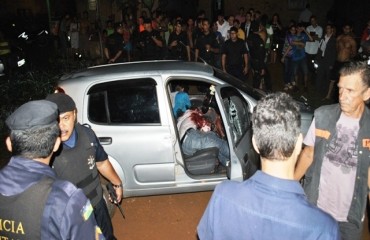 EXECUÇÃO – Amigos são mortos com mais de 20 tiros dentro de veículos na capital - IMAGENS E VÍDEO FORTES