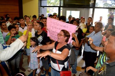 Moradores com risco de despejo em área da zona Leste tomam a frente da Prefeitura - VÍDEO