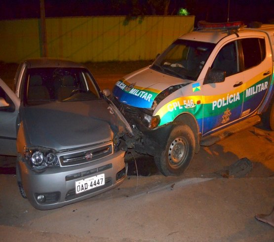 Durante perseguição à assaltantes, viatura da PM colide com carro de vereador 