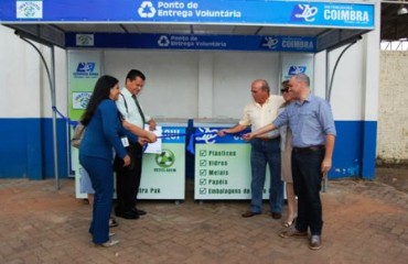 Distribuidora Coimbra e Instituto ABAD montam ponto de coleta de materiais recicláveis e investem em educação ambiental