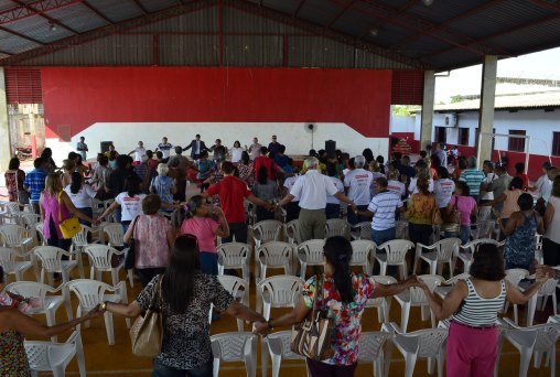 Assembleia geral decide manutenção da greve dos servidores 