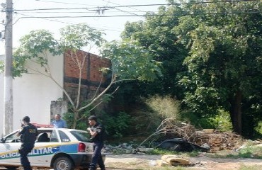 Terreno baldio localizado no centro de Porto Velho serve de esconderijo para bandido e é ponto de “nóia” - Confira fotos