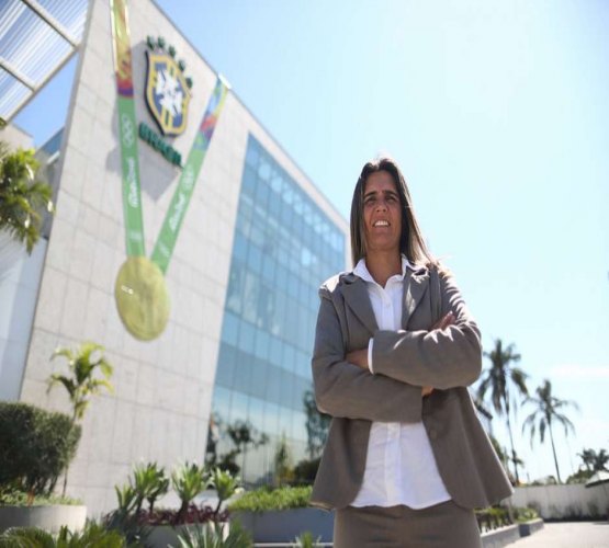 Emily Lima é a primeira mulher a treinar a Seleção feminina