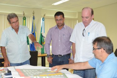 Prefeitura recebe anteprojeto de conjunto habitacional