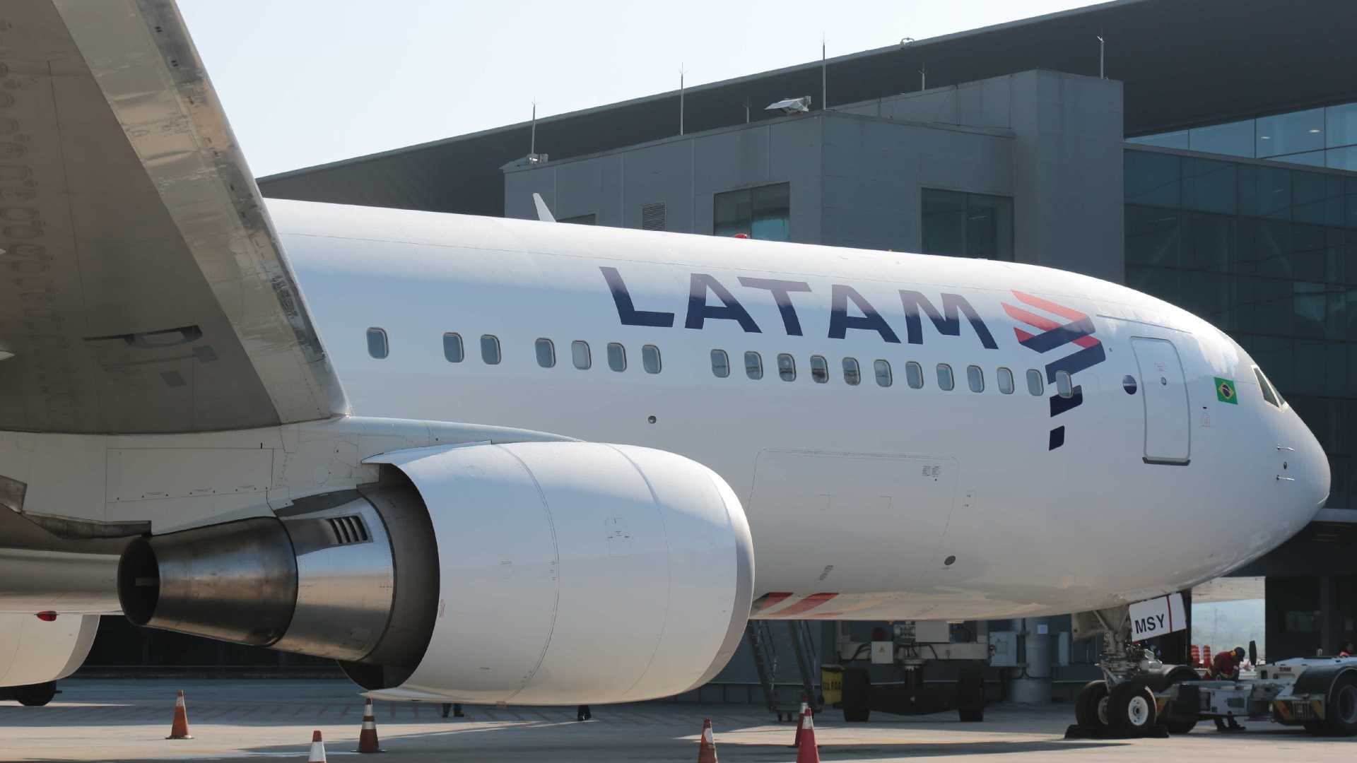 PREVENÇÃO: Cenipa investiga pane com avião da Latam que fez pouso de emergência