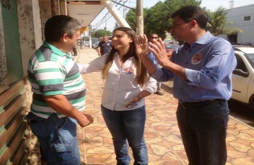 ELEIÇÕES 2012 - Ao lado de Expedito Júnior, Mariana Carvalho pede voto nas Nações Unidas e Jatuarana 