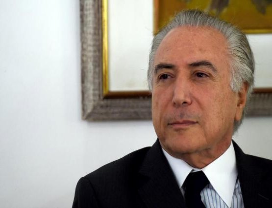 Temer exonera ministros para que possam votar PEC que limita gastos públicos