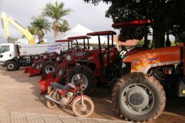 Município  recebe equipamentos agrícolas