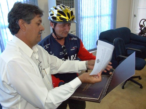 João Cahúlla recebe ciclista recordista nacional