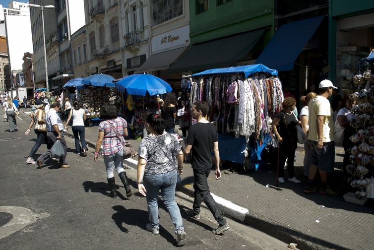 ECONOMIA: Subutilização da força de trabalho atinge 27,6 milhões no Brasil