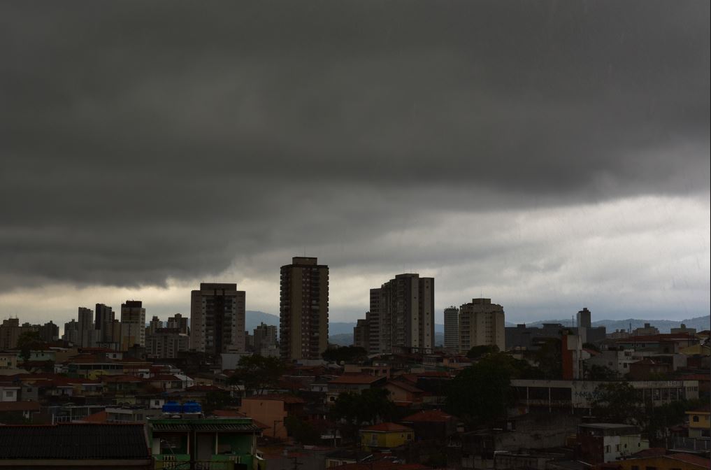 CINZENTO: Sol entre nuvens e chuvas em RO neste sábado (28), inclusive em Jaru