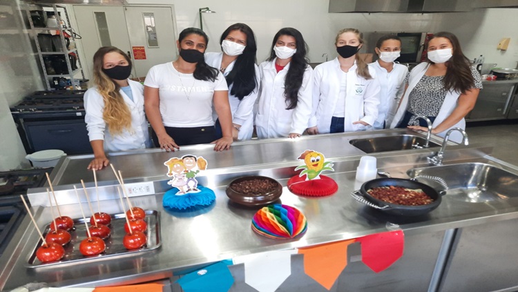  EM RITMO DE FESTA: Acadêmicas de Nutrição da UNESC Rondônia produzem receitas juninas