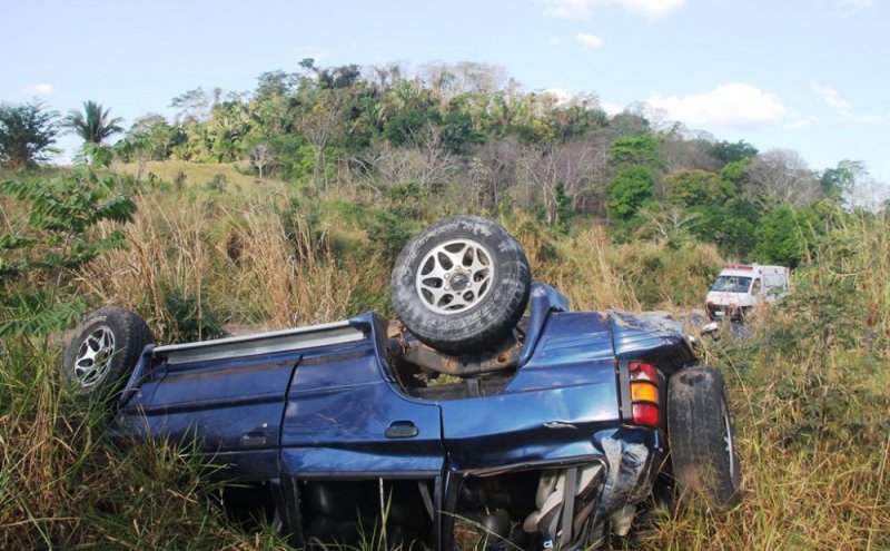 TRAGÉDIA: Pajero capota na BR-364 e mata garota de 13 anos