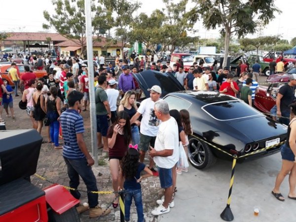 Encontro de Carros Antigos no Parque da Cidade – Veja as fotos