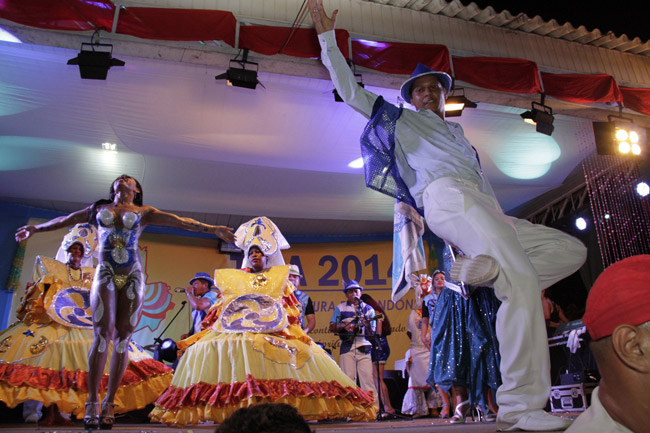 Desfile das escolas de samba é transferido do dia 17 para o dia 24 deste mês