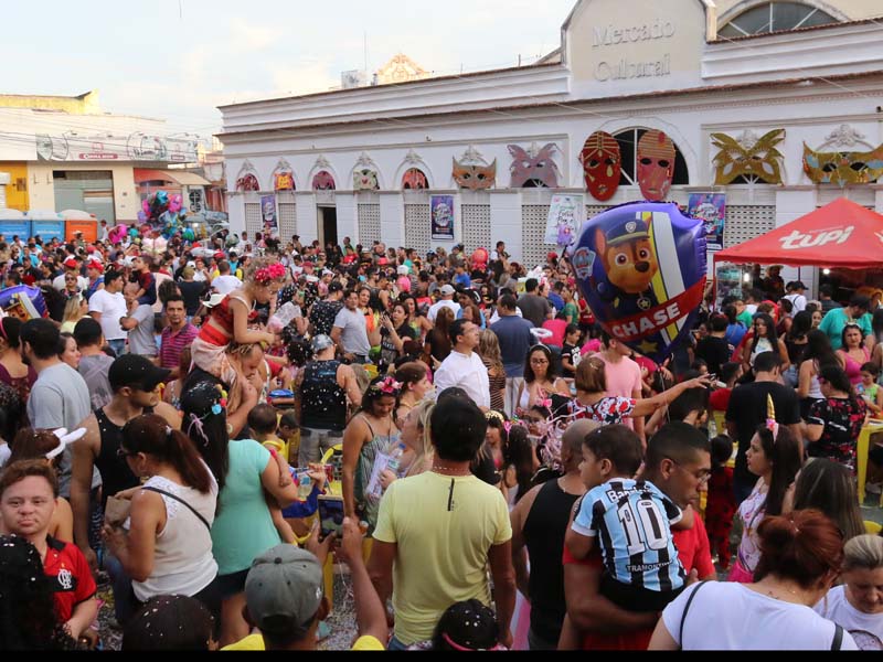 Período momesco será encerrado neste domingo com baile no Mercado Cultural