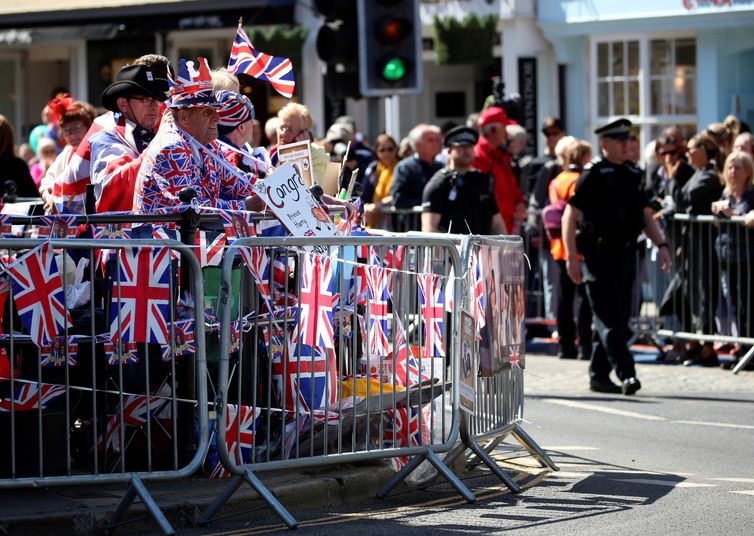 Casamento real atrai milhares de turistas e aquece economia britânica