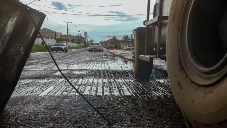 MELHORIAS: Avenida Prefeito Chiquilito Erse é recapeada pela Prefeitura de Porto Velho