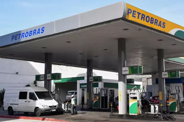 AUMENTO: Petrobras reajusta 3% da gasolina pela sétima vez seguida