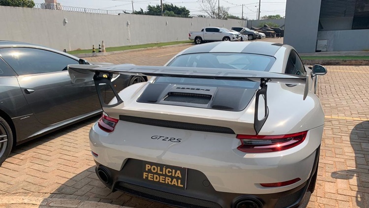 FRAUDE: PF apura suposto esquema de contrabando de carros de luxo