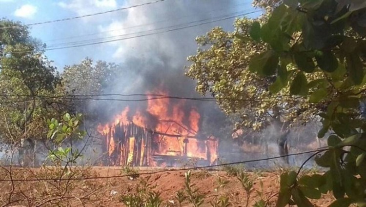 VILHENA: Incêndio criminoso destrói casas e madeiras que seriam usadas em construção