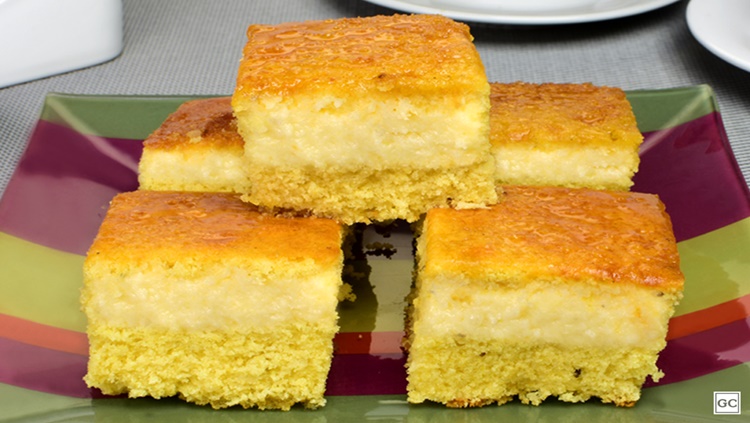 DELICIOSO: Bolo de fubá com mandioca para acompanhar o cafezinho