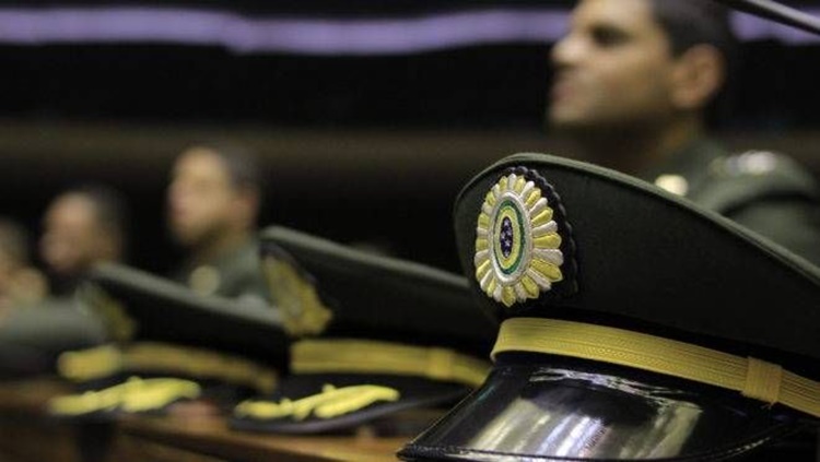 EM DÓLAR: Militares brasileiros recebem supersalários no exterior de até R$ 370 mil