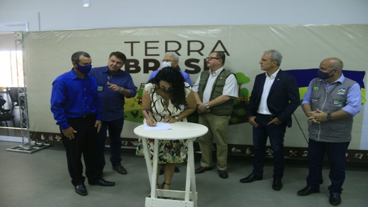 TERRA BRASIL: Programa beneficia 335 agricultores com linhas de crédito em RO