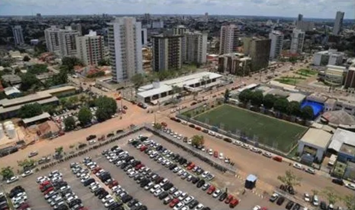 CALOR: Carros viram ‘fornos’ no estacionamento desarborizado do CPA