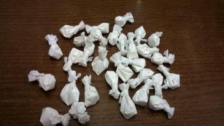 COCAÍNA: Mulher é presa por tráfico de drogas em bar próximo da rodoviária