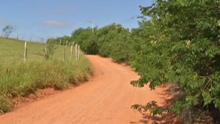 CRUELDADE: Bandidos fazem família refém e roubam mais de R$ 8 mil 