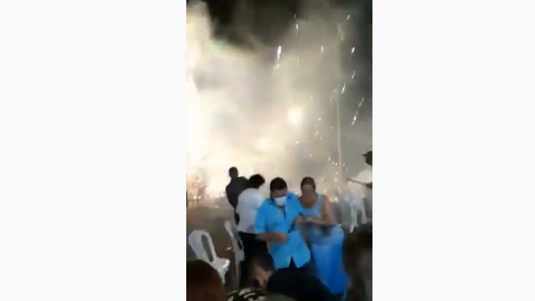 TRÁGICO-VÍDEO: Explosão de fogos de artifícios deixa 24 feridos em festa católica 