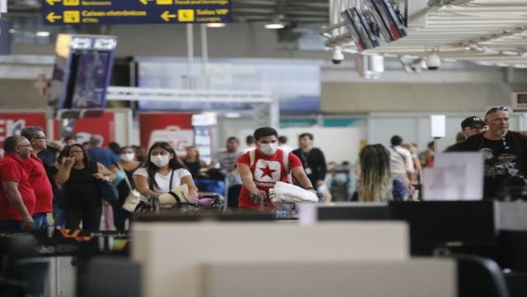 MEDIDAS: Novas exigências para uso de máscaras em aeroportos e aviões entram em vigor