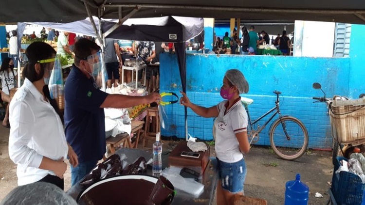 COVID-19: Agricultores familiares da Feira do Produtor recebem doação de kit para prevenção