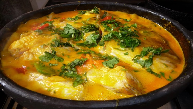 RECEITA: Moqueca de peixe super fácil para fazer no almoço ou jantar