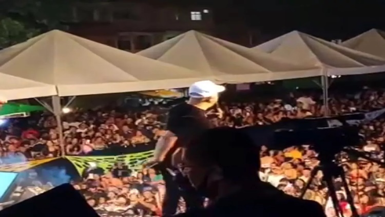 EM PLENA PANDEMIA: Cantor Belo é preso por show em escola no Complexo da Maré 