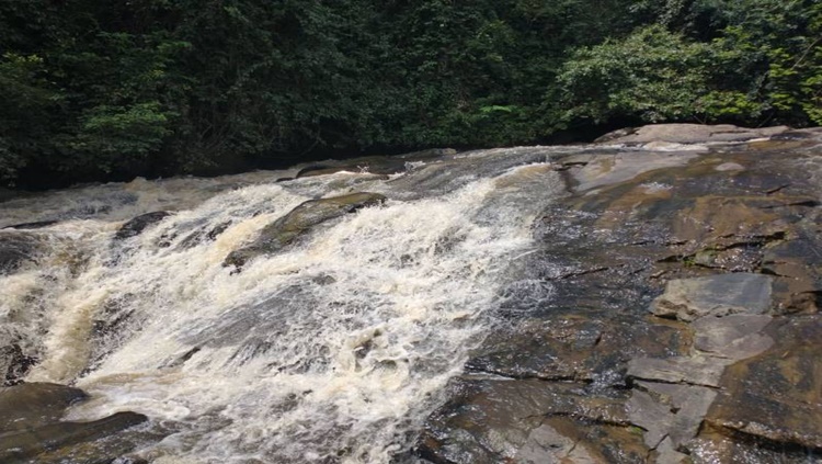 BELEZAS NATURAIS: Cachoeira encanta por sua beleza e atrai olhares de turistas em Rondônia