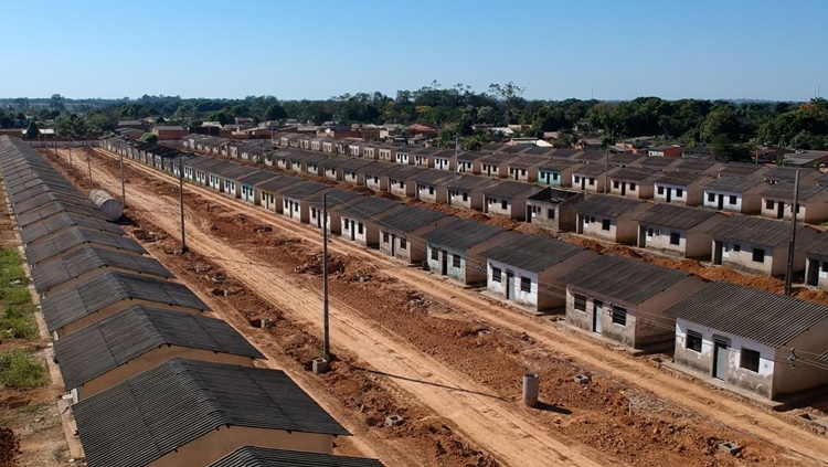 MORADIA: Prefeito visita obras do conjunto habitacional no bairro Socialista