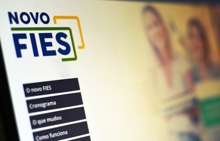 PAUSA: Ministério da Educação suspende pagamento de parcelas do FIES