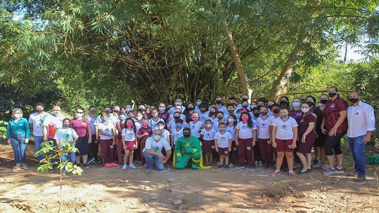 PROTEÇÃO ÀS FLORESTAS: Crianças participam de ação da MFM para preservar rio Pirarara