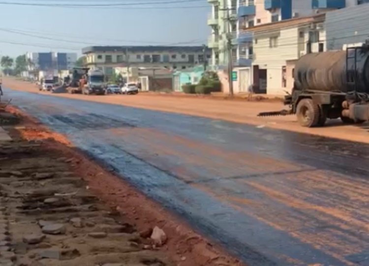 VÍDEO: Obras na rua Venezuela voltam um dia após reportagem do Rondoniaovivo