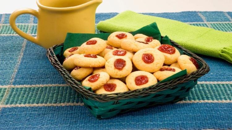 PRÁTICO: Biscoitinho de milho com goiabada para acompanhar o café da tarde