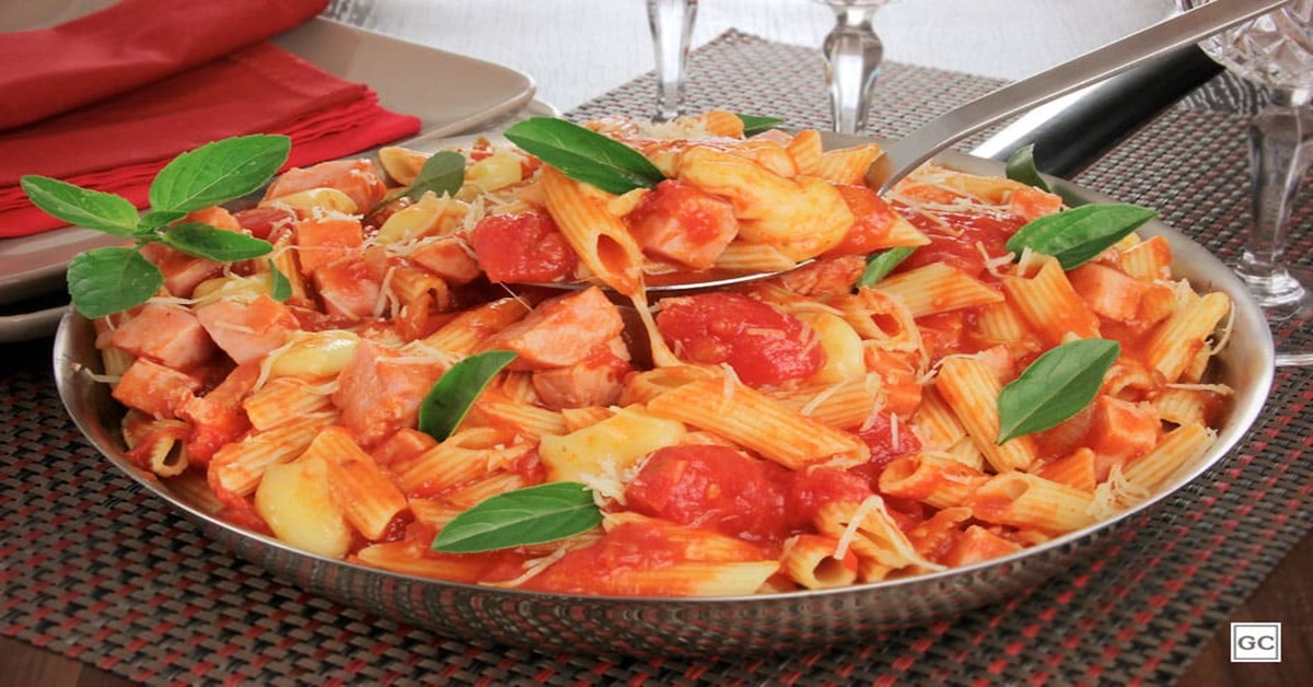 ALMOÇO: Macarronada de frigideira que fica pronta em menos de meia hora